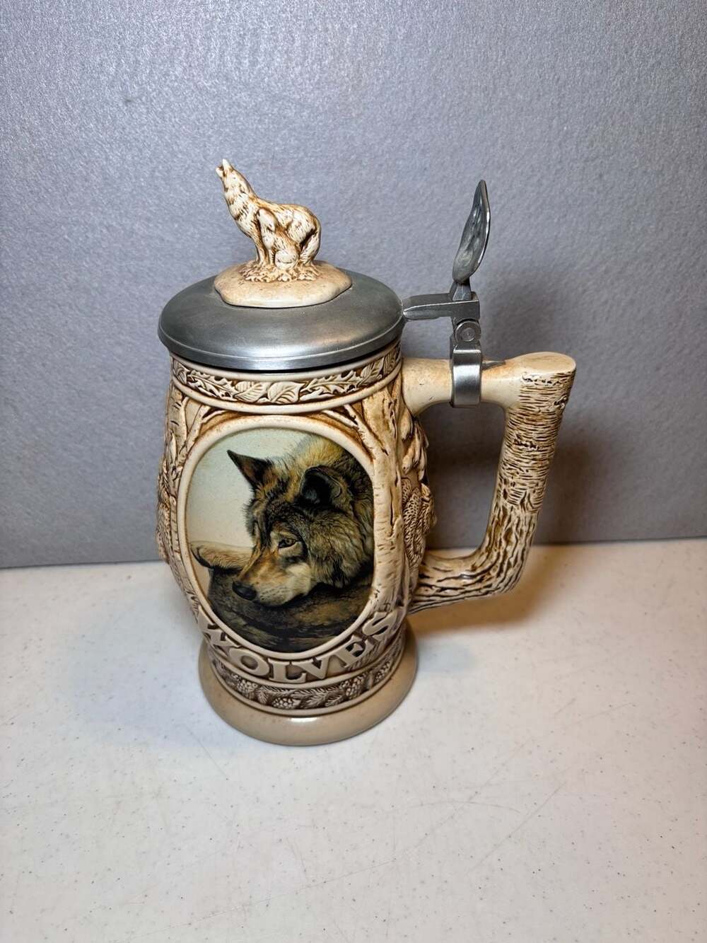 Avon Tribute To The North American Wolf Stein Beer Mug 1997